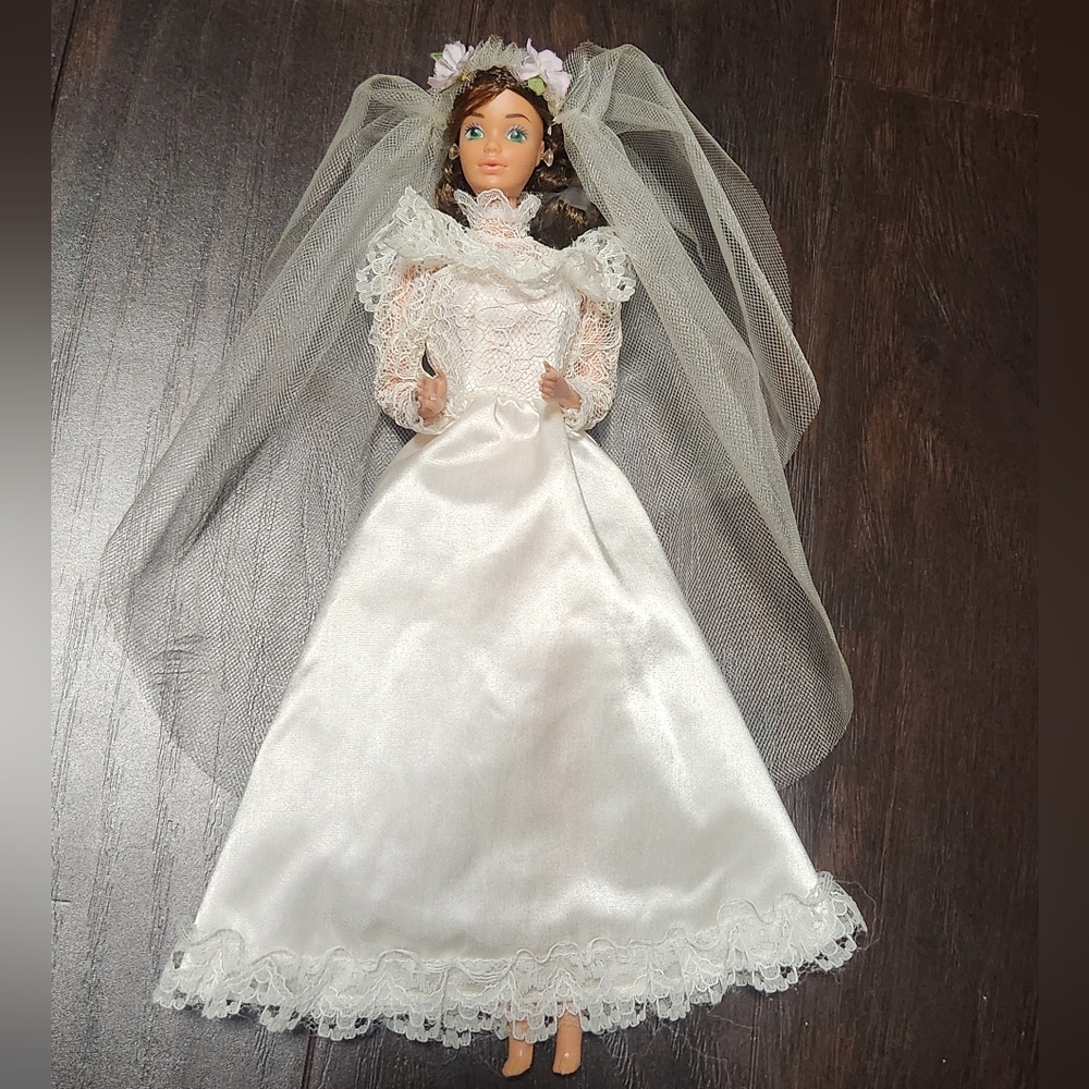 Vintage Tracy Wedding Doll Barbie Friend Bridal Gown 1982
